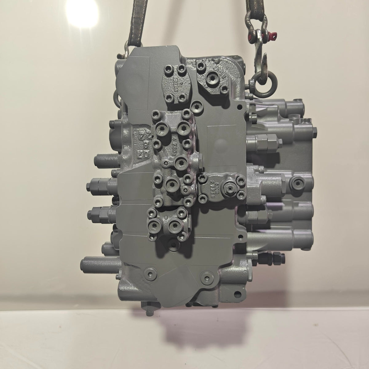 Valve de contrôle principale John Deere / Hitachi 4629348 (Main Control Valve) – remanufacturée – 2454D, 270DLC, 2954D, Zaxis