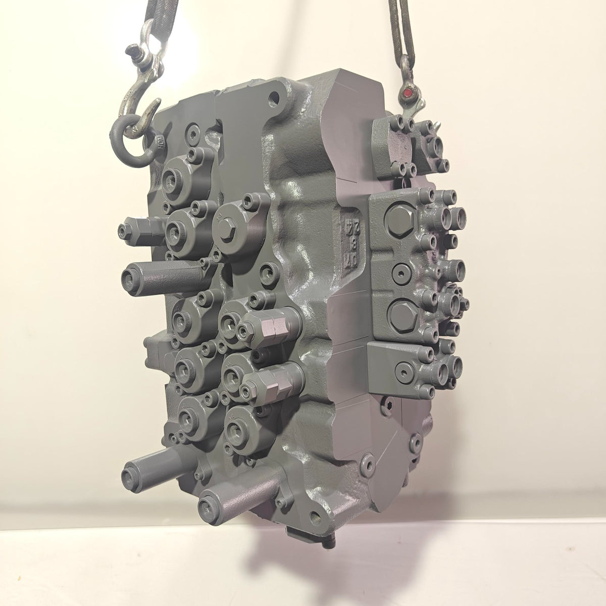 Valve de contrôle principale John Deere / Hitachi 4629348 (Main Control Valve) – remanufacturée – 2454D, 270DLC, 2954D, Zaxis